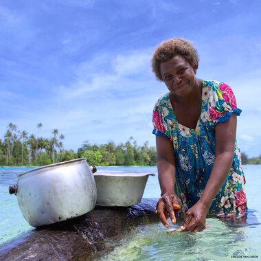 WCS woman in PNG washing fish